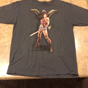 WONDERWOMAN GRAPHIC TEE